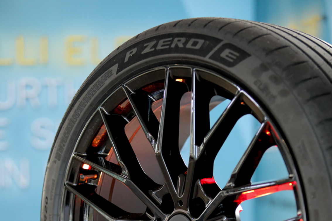 1695038746_Pirelli_P_Zero_E_3