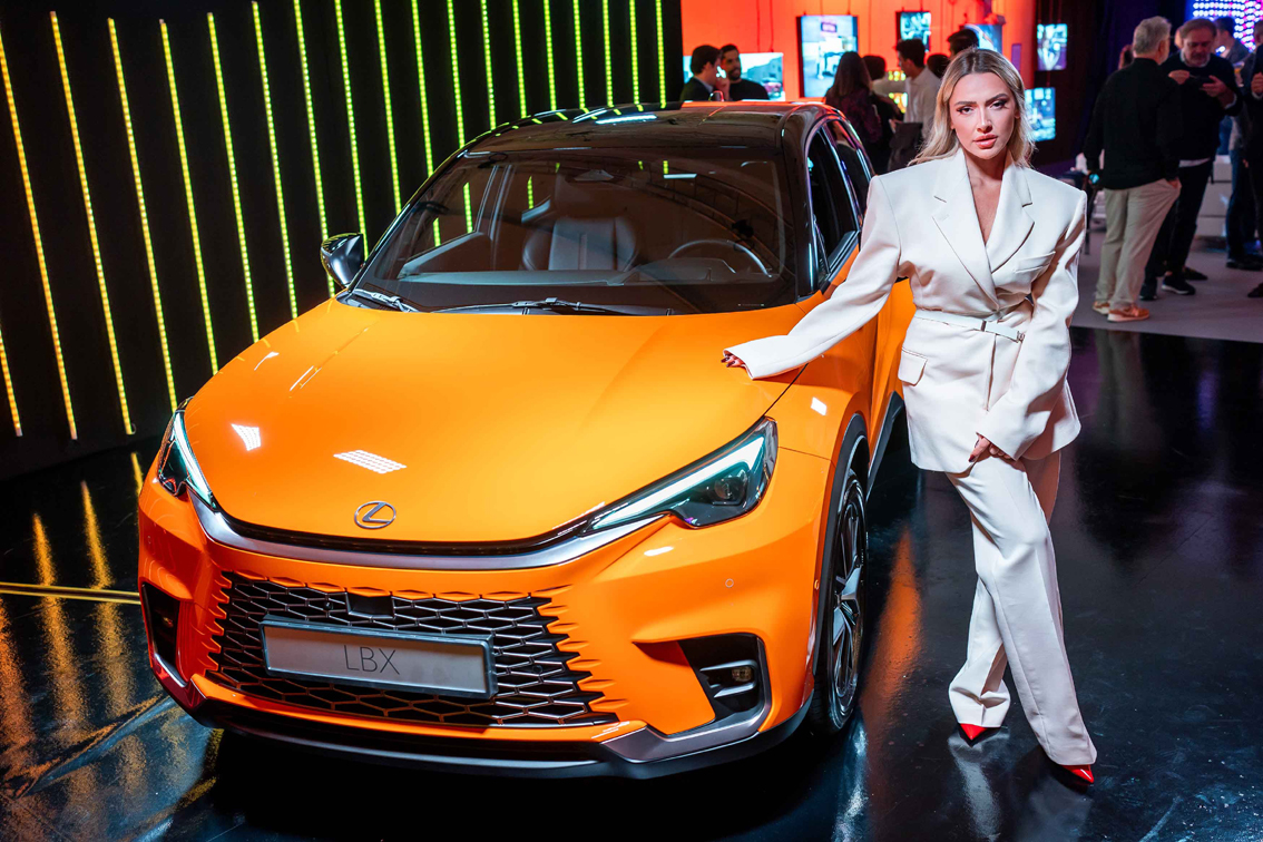 1695825391_Hadise_Lexus_ile_Londra_Etkinliginde__2_