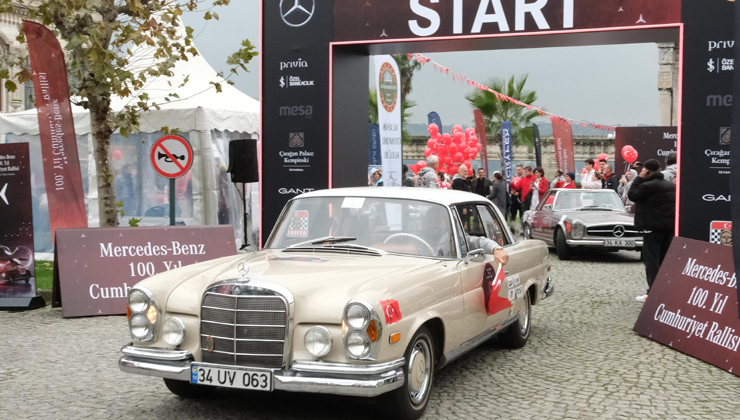 100 klasik otomobil Cumhuriyet’in 100. yılında yollarda