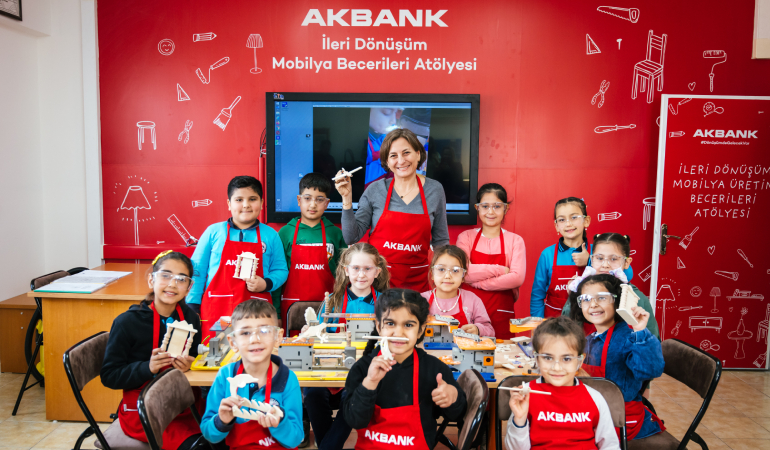 Akbank, On Binlerce Çocuğun Eğitim Deneyimini İyileştiriyor