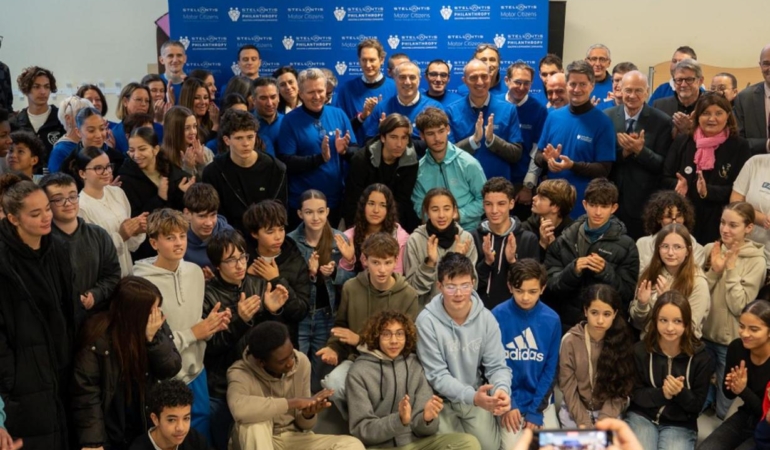 Stellantis Küresel Eğitimde Taahhüdünü Güçlendirdi: 2 Milyon Kişiye Ulaşıyor