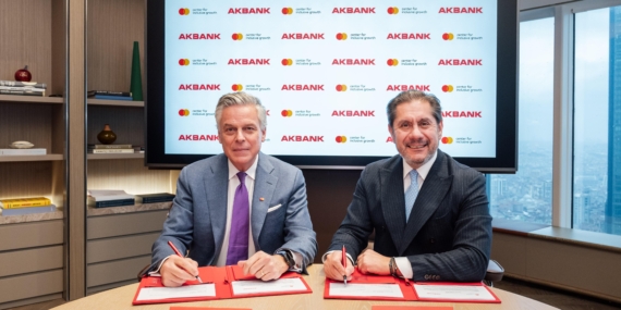 Akbank Kadın KOBİ’lere 100 Milyon Dolar Kaynak: İşte Yeni Destek Modeli