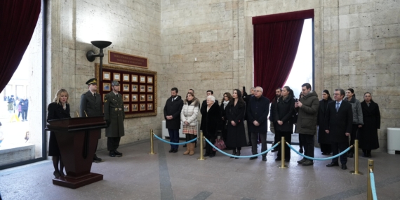 TİKAV’dan Anıtkabir Ziyareti: Eğitim Yatırımlarında Yeni Dönem Başlıyor