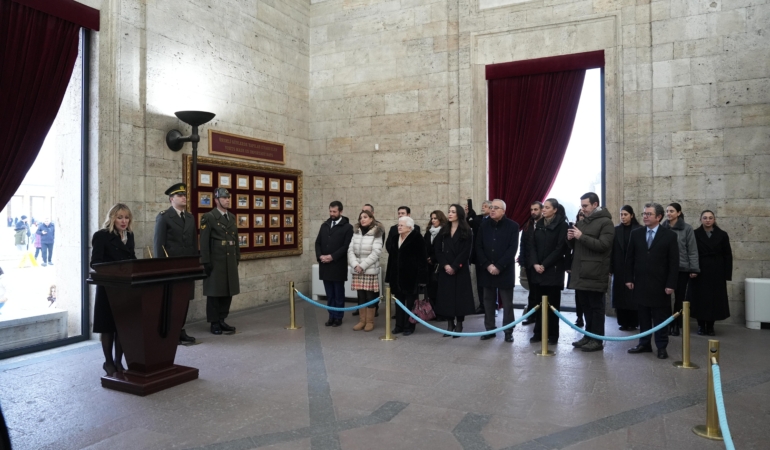 TİKAV’dan Anıtkabir Ziyareti: Eğitim Yatırımlarında Yeni Dönem Başlıyor