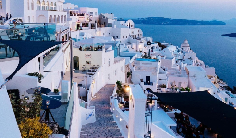 Yatırımcılar İçin Yunanistan ve Dubai Oturum: Kalıcı mı Süreli mi Tercih Edilmeli?