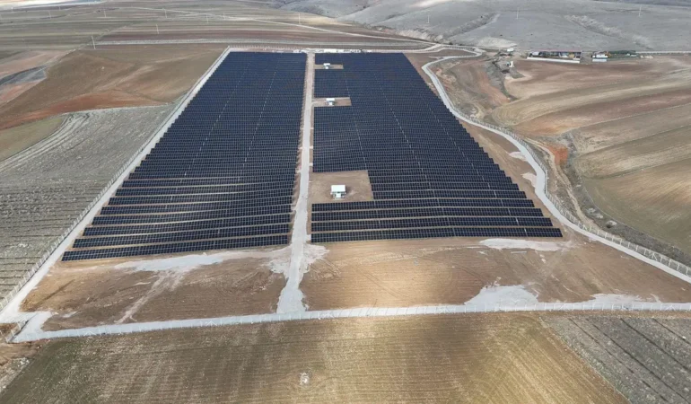 Sunar Yatırım 100 MWp'ye Koşuyor: Masada Dev Bütçe