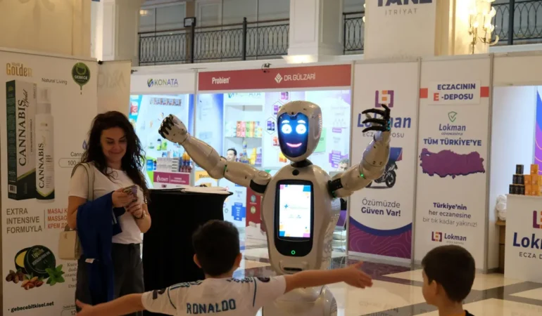 Lokman Group Etkinlikte Lokman AI’yı Tanıtıyor: Eczacılara Yeni Dijital Çözüm