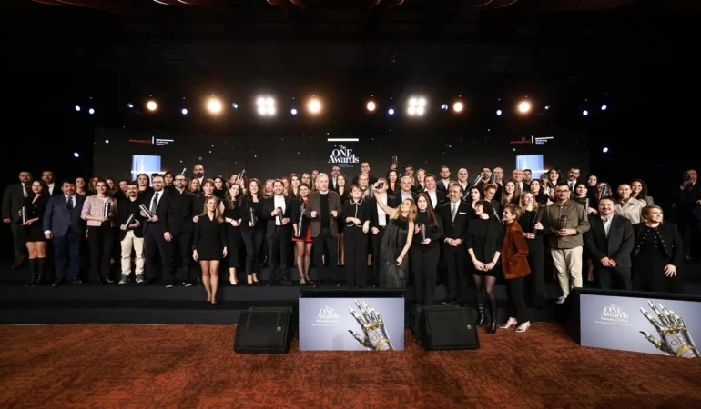 Casper Bilgisayarda Yılın İtibarı: Teknoloji Sektöründe Güçlü Mesaj