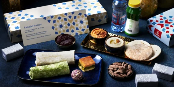 Emirates Ramazan’da Yolculara Sürpriz İkramlarla Fark Yaratıyor