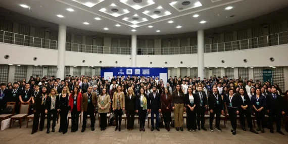 Liseli Gençler Dev İsimlerle Buluştu: Yeni Kuşak Yetişiyor