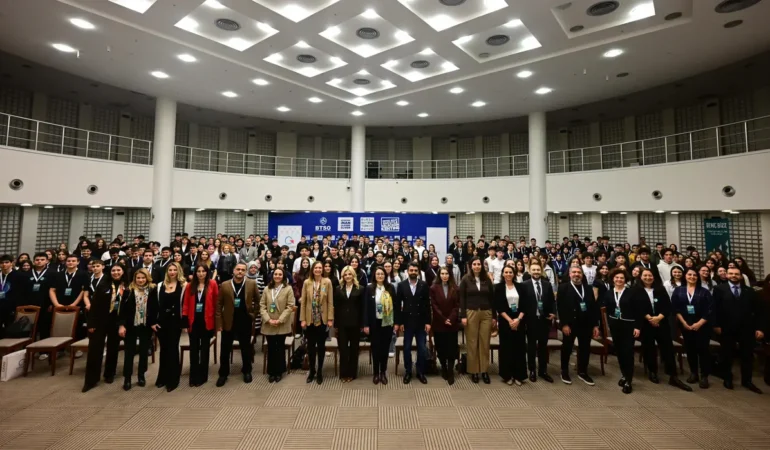 Liseli Gençler Dev İsimlerle Buluştu: Yeni Kuşak Yetişiyor