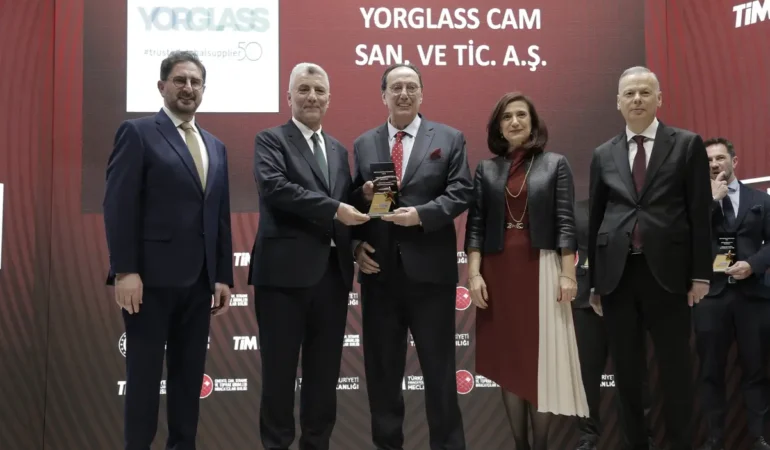 Cam Sektöründe Tarihi Başarı