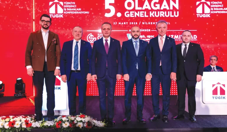 Arda Yurtsever Masaya Oturdu