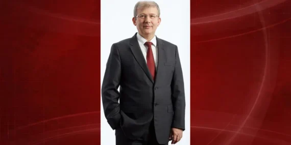 Karel, Sahada Gücünü Gösteriyor