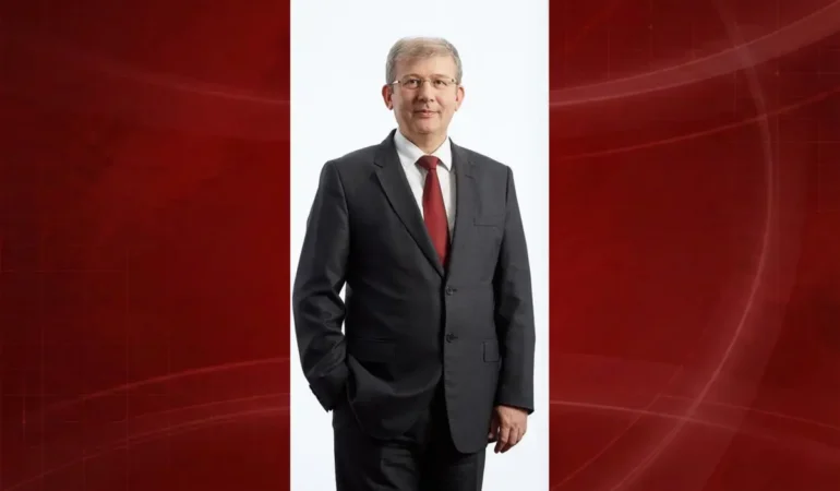 Karel, Sahada Gücünü Gösteriyor