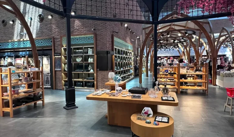 Paşabahçe Tasarımları İstanbul Havalimanı Old Bazaar’da Zarif ve Zamansız Hediyelerle Yolcularla Buluşuyor