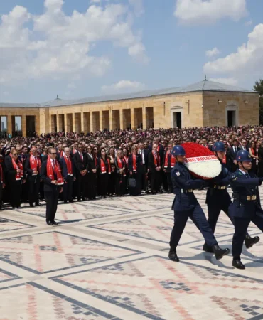 Koç'un 100. Yılında Tarihi Anıtkabir Buluşması