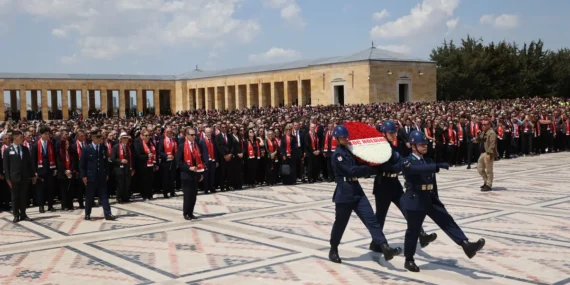 Koç'un 100. Yılında Tarihi Anıtkabir Buluşması