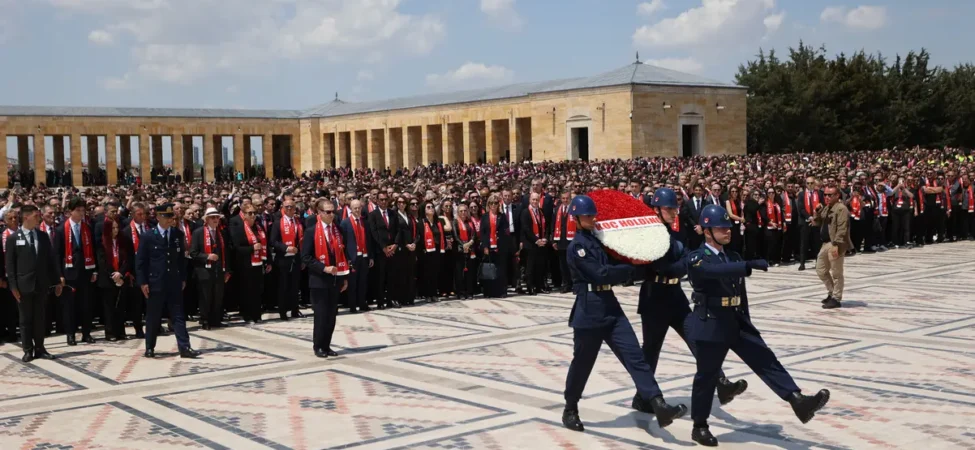 Koç'un 100. Yılında Tarihi Anıtkabir Buluşması